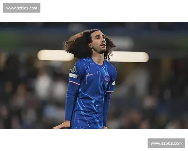 库库雷利亚度假晒照！身着德罗巴战袍致敬蓝军传奇